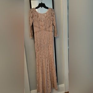 Light pink gown size 8, fits like a 6